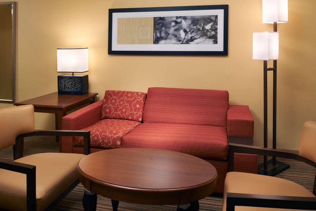 Courtyard By Marriott East Hotel Louisville
