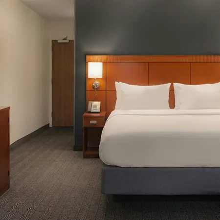 Courtyard By Marriott Louisville East Exterior photo