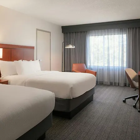 Courtyard By Marriott Louisville East Exterior photo