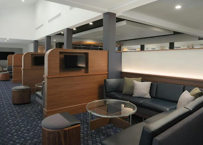 Courtyard By Marriott Louisville East