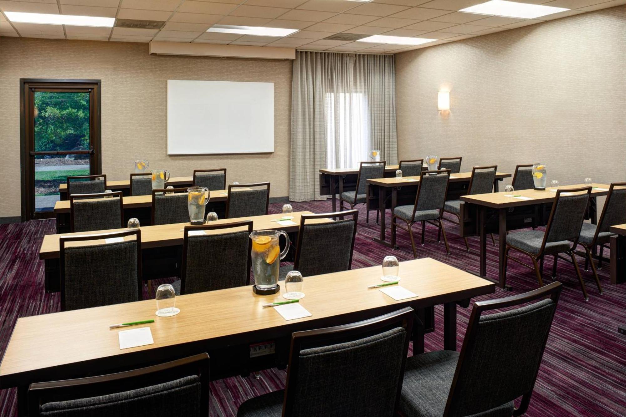 Hotel Courtyard By Marriott East