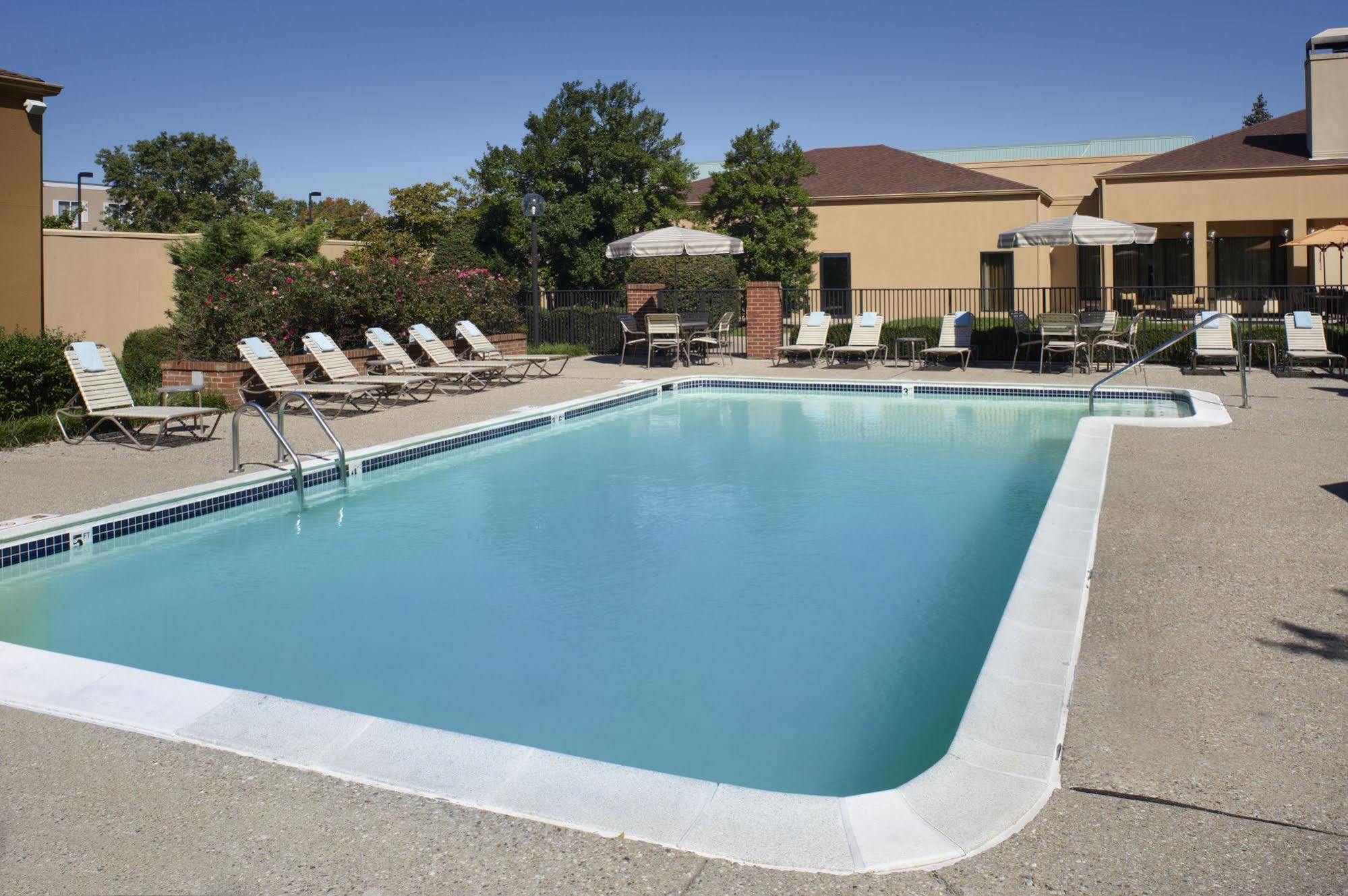 Courtyard By Marriott East