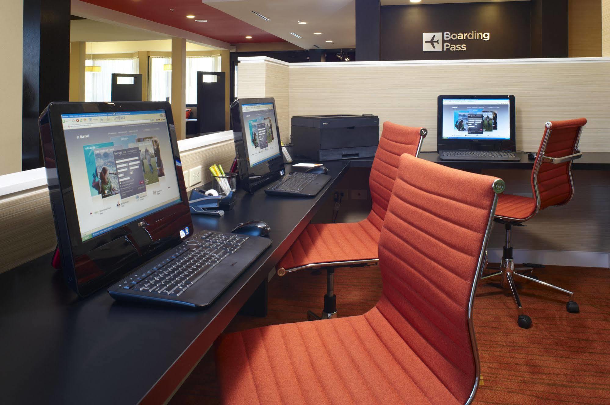 Courtyard By Marriott East 3* Louisville